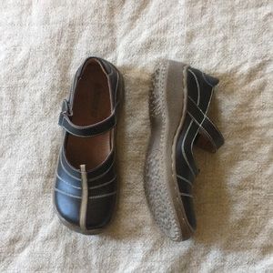 Gazith mega-cool Mary Janes!